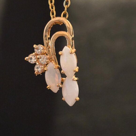 Vintage OPAL Pendant Necklace, Dolphin Ore 18K Gold Electroplate - Picture 3 of 5